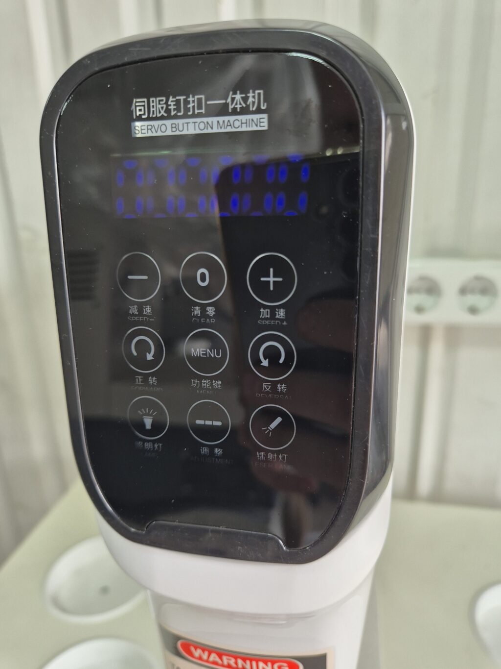 Пресс для установки фурнитуры сервоударный   XD-818D
